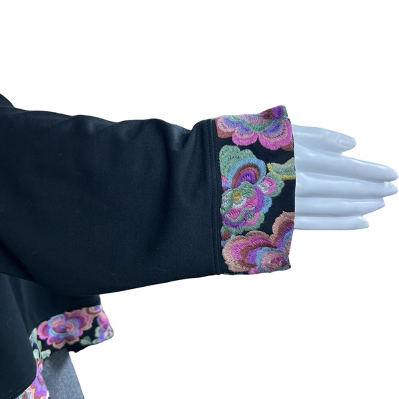 Johnny Was Bee Active Long Sleeve Crew Embroidered Pullover Top Size XXL 2X Boho - Picture 9 of 16